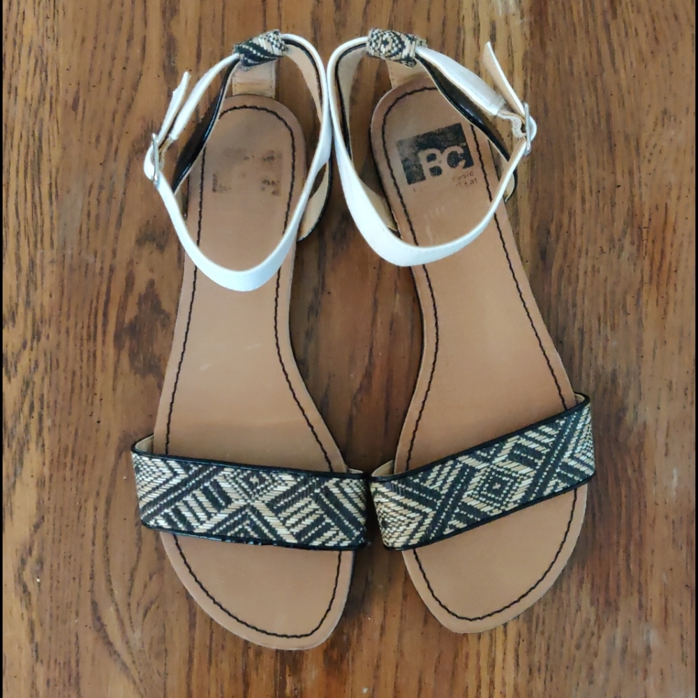 EUC BC woven tribal sandals